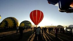 CLEAN: Balloons mark Mexican spring equinox News Clip