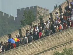 MS Great Wall of China crowded with tourists, Badaling, China Stock Footage