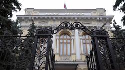 CLEAN : Russias ruble falls to lowest this year News Clip