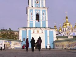 MS entrance women Stock Footage