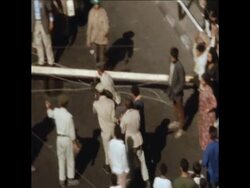 SYND 01/10/70 SCENES OF UNCONTROLLABLE EMOTION IN CAIRO AS CITIZENS PAY HOMAGE TO THEIR DEAD LEADER News Clip