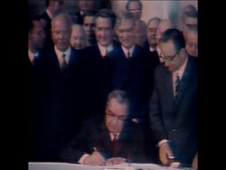 SYND 26/5/72 PRESIDENT NIXON AND BREZHNEV SIGN ARMS LIMITATION AGREEMENT News Clip