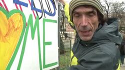 VOICED : Miles protestan contra Trump en Paris Londres y Berlin News Clip