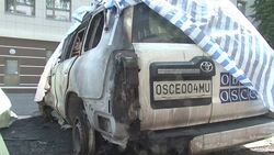 CLEAN : Attackers torch four OSCE vehicles in Donetsk News Clip