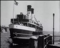 HOME TOWN GREETS AUSSIE VC - News Clip