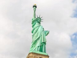 HD Time-lapse:Statue of Liberty in New York City Stock Footage