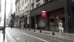 CLEAN : Argentinas currency reacts to the end of forex restrictions News Clip