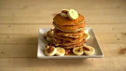 almond and bananas pancake with honey Stock Footage