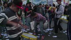 VOICED : Argentina enfrenta una suspension de pagos News Clip