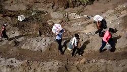 VOICED : Guatemala: 30 muertos y unos 600 desaparecidos en deslave News Clip