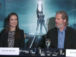 INTERVIEW: Jeff Bridges & Olivia Wilde Stock Footage