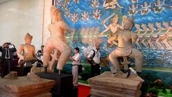 VOICED : Camboya recupera estatuas robadas hace 40 anos News Clip