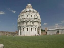 WS Crowds passing through Cathedral Square / Pisa, Tuscany, Italy Stock Footage