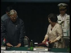 ASEAN leaders continue Asian leaders' conference News Clip