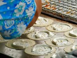 Crispy pancakes - Bangkok, thailand Stock Footage