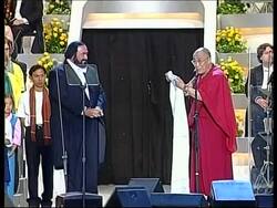 Domingo pays tribute to Pavarotti News Clip