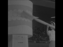 SYND 6 6 67 JAPANESE CHILDREN LEARN HOW TO CLEAN THEIR TEETH News Clip