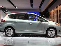 2013 Ford C-MAX Energi SEL montage Stock Footage