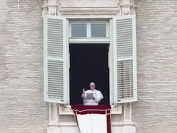 SPEECH - Pope Francis Gives His First Angelus Blessing To The Faithful at St. Peter's Square on March 17, 2013 in Vatican City, Vatican. (Footage by Giulio Origlia/Getty Images) Stock Footage