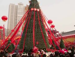 MS TD Chinese folk artists performing lion dance at temple fair to celebrate Chinese spring festival / xi'an, shaanxi, china Stock Footage