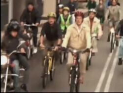 Mayor promotes cycling to cut pollution and improve environment News Clip