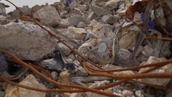 Cadáveres siguen tirados meses después de combates en Irak Instructional Video