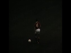 SYND 13 11 77 HIGHLIGHTS OF NOTTINGHAM FOREST V MAN UNITED FOOTBALL News Clip