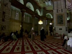 WS Traditional women milling inside Dome of the Rock / Jerusalem, Palestine, Israel Stock Footage