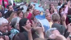 VOICED : Kirchner y Macri se reunen News Clip