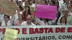 VOICED : Medicos protestan en Brasil News Clip