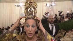 Katherine McPhee, Sarah Jessica Parker, Ariana Grande, Katy Perry and more arrive at the Met Gala News Clip