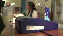 VOICED : Irak vota en medio de violencia News Clip