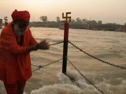 Sage worshipping at riverbank, Ganges River, Haridwar, Uttarakhand, India Stock Footage