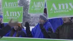CLEAN : Democratic supporters brave the snow ahead of New Hampshire debate News Clip