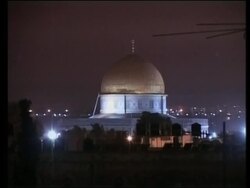 Palestinians clash with Israeli police in east Jerusalem News Clip