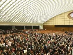 B-ROLL - Pope Francis Holds An Audience With Journalists And The Media at Hall Paul VI on March 16, 2013 in Vatican City, Vatican. (Footage by Giulio Origlia/Getty Images) Stock Footage