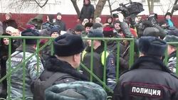 VOICED : Alumno armado invade escuela en Moscu News Clip