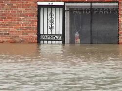 May 9, 2011 Mississippi River Flooding, Auto Parts store underwater in northwest Memphis, Tennessee, USA Stock Footage