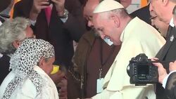 VOICED : Un guino del papa a los divorciados News Clip