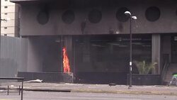 CLEAN : Venezuelan protesters attack Supreme Court branch News Clip