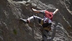 A rock climber falling and being saved by his rope. Stock Footage