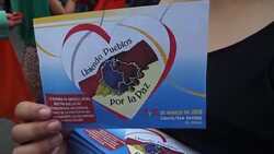 VOICED : Colombianos y venezolanos se dieron un abrazaton por la paz News Clip