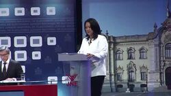 VOICED : Candidatos peruanos debaten a una semana de balotaje News Clip