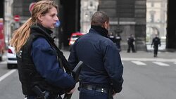 VOICED : URGENTE: Ataque con machete a uniformados en Paris News Clip