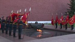 Putin lays wreath to honour those who fought and died in WWII News Clip