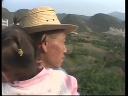 Local residents fear for their future as water levels along the Yangtze rise News Clip