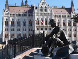 Budapest, the statue of Attila Jozsef and the Hungarian Parliament in the background Stock Footage