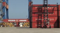 CLEAN : Stockshots: Venezuelan port La Guaira News Clip