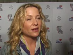 Olivia Wilde Hosts 'Artists For Haiti' Benefit Stock Footage