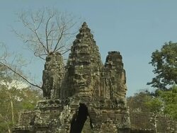 Pull Back Shot Entrance Angkor Thom Siem Reap Cambodia Stock Footage